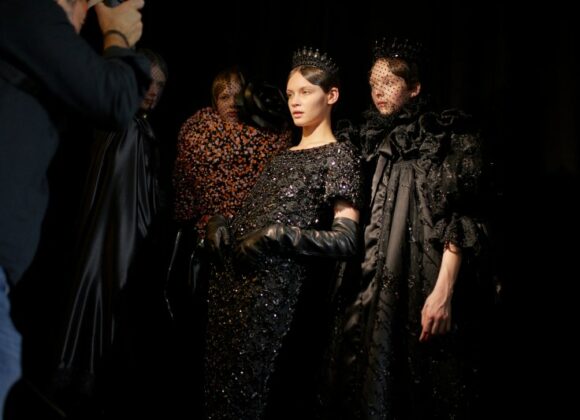 London Fashion Show Ended With A Collection Dedicated To The Queen